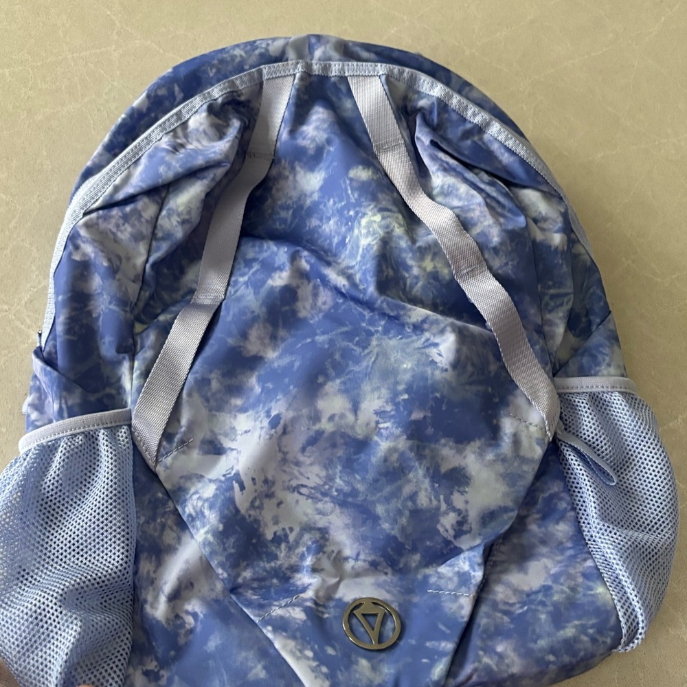 Ivivva Lululemon Kids Set to Focus Backpack Blue Tie Dye